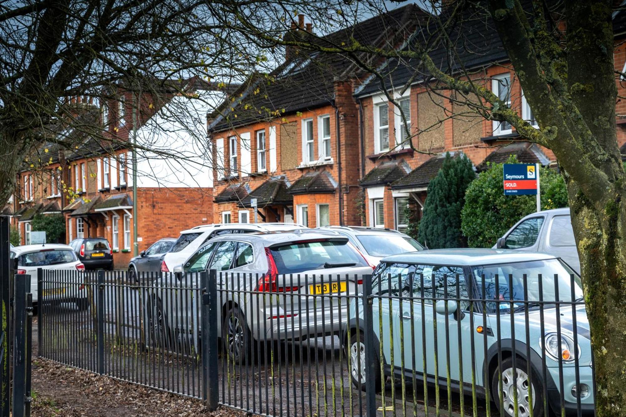 Family Home In Central Guildford With Parking Экстерьер фото